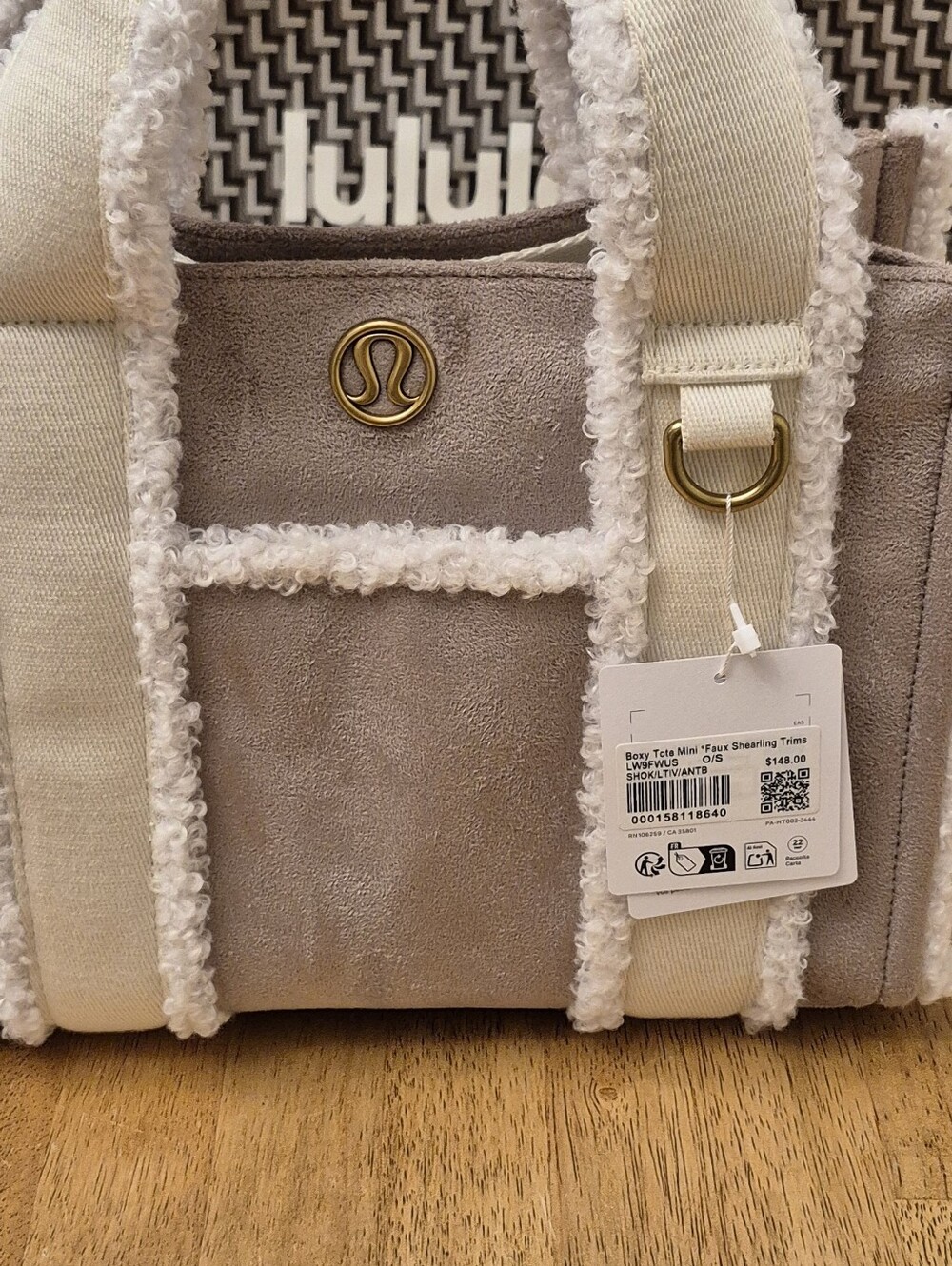 Lululemon Oak Tan Ivory & Gold Hardware Shearling Trim Boxy Tote Bag 4.5L $148 R - Picture 4 of 11